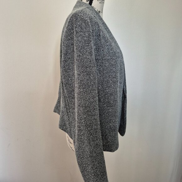 Blazer - Picture 4 of 10